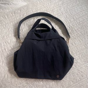 EUC Lululemon On My Level 19L w/gold hardware